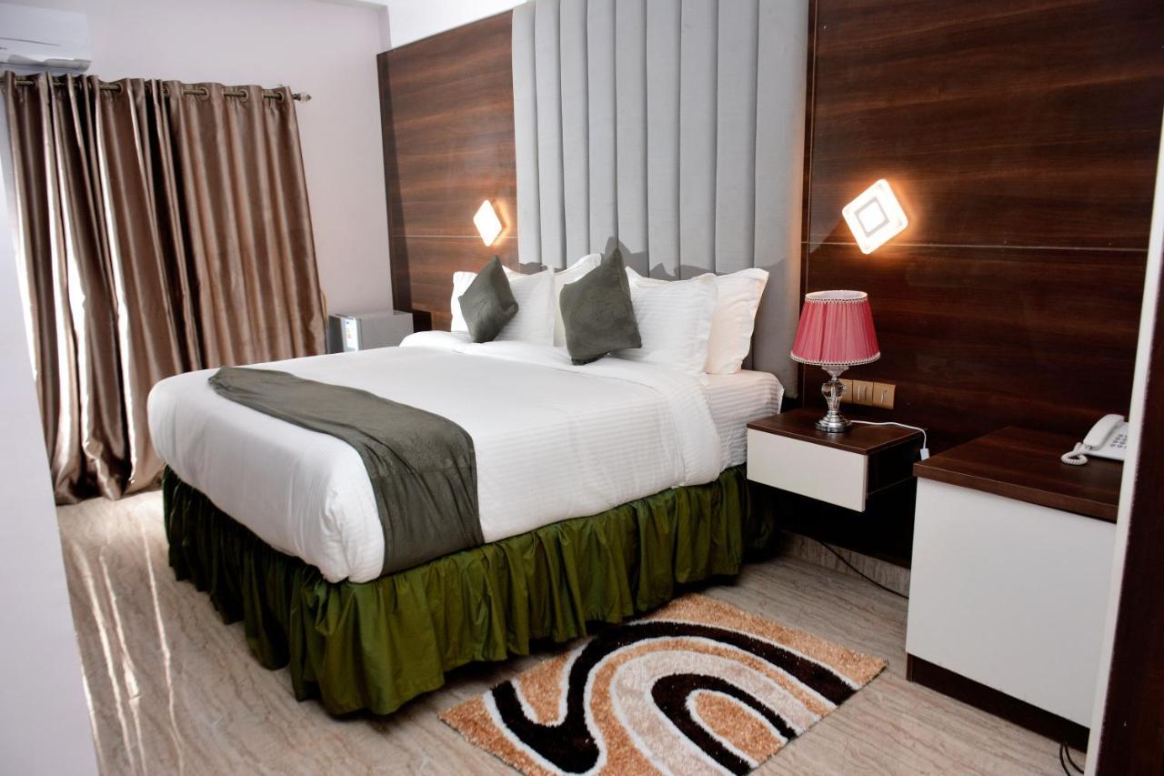 Vacation Villa Hotels And Suites Asaba Exterior foto