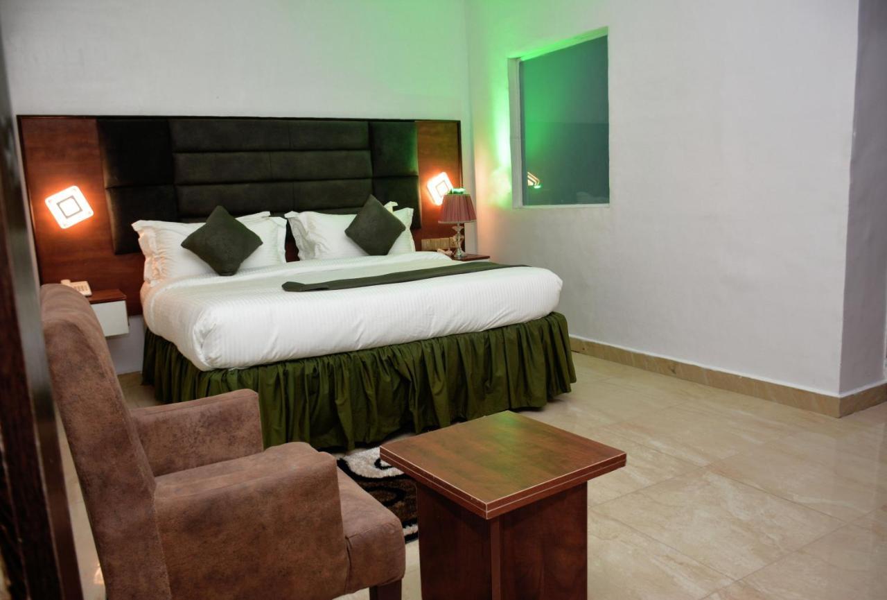 Vacation Villa Hotels And Suites Asaba Exterior foto